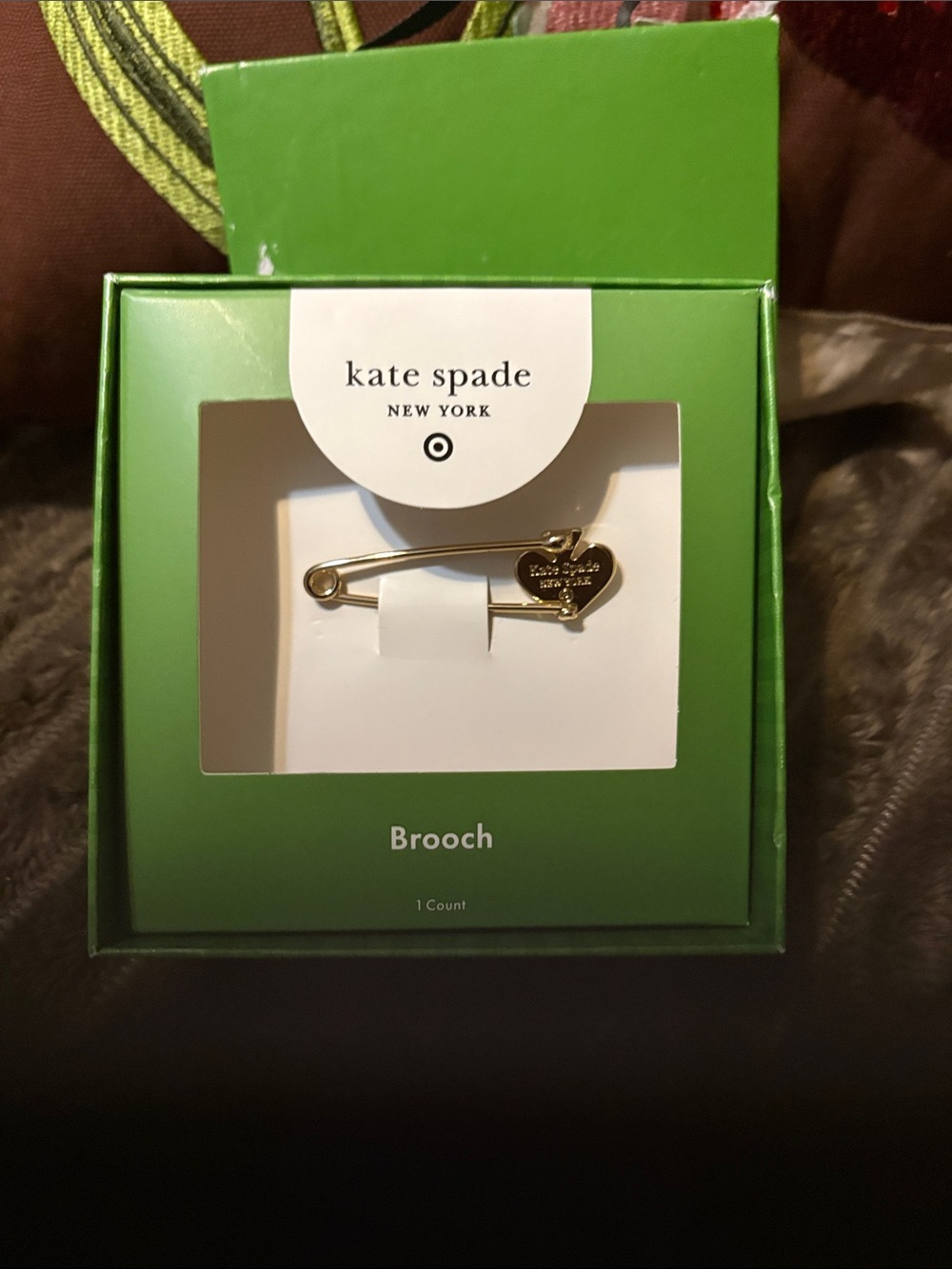 ♠️Kate Spade gold heart safety-pin brooch with logo charm ♠️